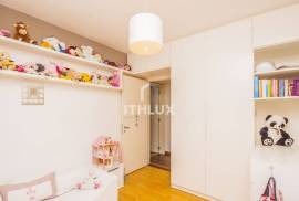 Apartment, for sale,184.72m2, 3 bedrooms, 1 suite, 2 bathrooms, 2 parking spaces, semi-furnished, Parcão, Mont Serrat, Poa/ RS