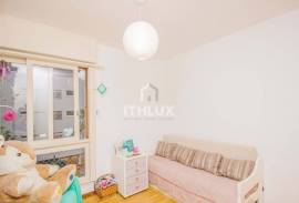Apartment, for sale,184.72m2, 3 bedrooms, 1 suite, 2 bathrooms, 2 parking spaces, semi-furnished, Parcão, Mont Serrat, Poa/ RS