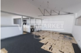 Banking warehouse with 682 m2 located in São Pedro Fins in the municipality of Maia