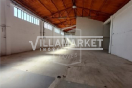 Banking warehouse with 682 m2 located in São Pedro Fins in the municipality of Maia