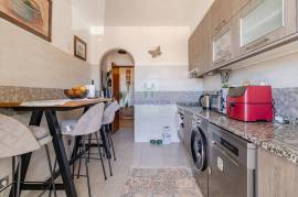 2 bedroom apartment with terrace, south facing, in a quiet area of Lagos