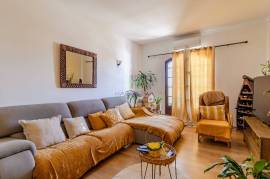 2 bedroom apartment with terrace, south facing, in a quiet area of Lagos