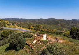 Your Algarve Vision: A Hilltop Ruin Awaiting Transformation Your Algarve Vision: A Hilltop Ruin Awaiting Transformation