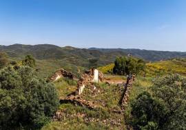 Your Algarve Vision: A Hilltop Ruin Awaiting Transformation Your Algarve Vision: A Hilltop Ruin Awaiting Transformation