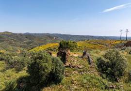 Your Algarve Vision: A Hilltop Ruin Awaiting Transformation Your Algarve Vision: A Hilltop Ruin Awaiting Transformation