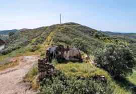 Your Algarve Vision: A Hilltop Ruin Awaiting Transformation Your Algarve Vision: A Hilltop Ruin Awaiting Transformation