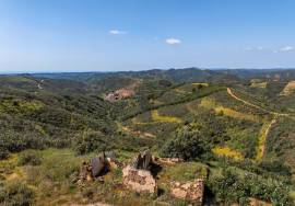 Your Algarve Vision: A Hilltop Ruin Awaiting Transformation Your Algarve Vision: A Hilltop Ruin Awaiting Transformation