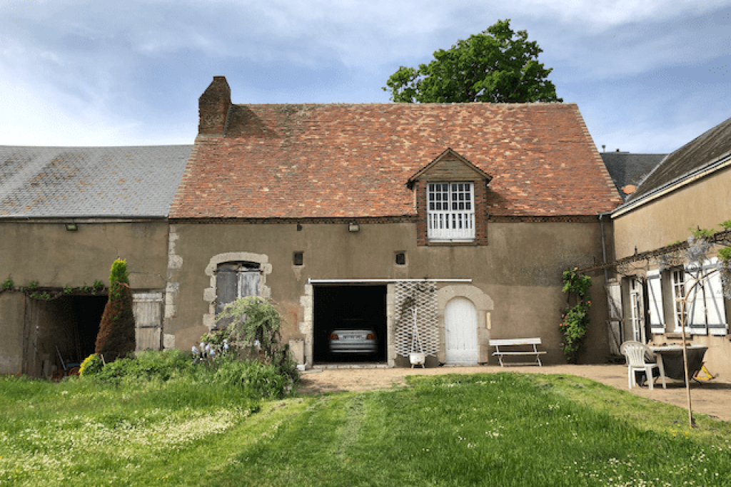 Excellent 8 Bed Farmhouse For Sale In Moisy