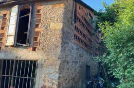 4 Bed House For Renovation for Sale In Capannori Lucca