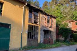 4 Bed House For Renovation for Sale In Capannori Lucca