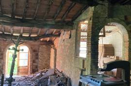 4 Bed House For Renovation for Sale In Capannori Lucca