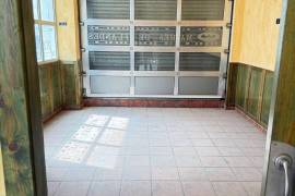Investment opportunity in Elche: two premises joined with a license to transform into apartments
