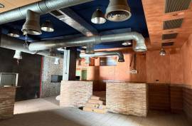 Investment opportunity in Elche: two premises joined with a license to transform into apartments