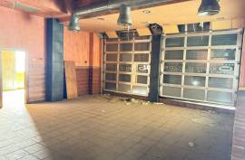 Investment opportunity in Elche: two premises joined with a license to transform into apartments