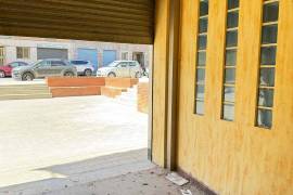 Investment opportunity in Elche: two premises joined with a license to transform into apartments