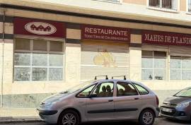 Investment opportunity in Elche: two premises joined with a license to transform into apartments