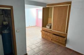 Investment opportunity in Elche: two premises joined with a license to transform into apartments