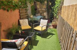 Investment Property With 2 Flats, 2 Courtyards And Commercial Premises, Situated Right In The Centre Of The Village, In A Strategic Location.