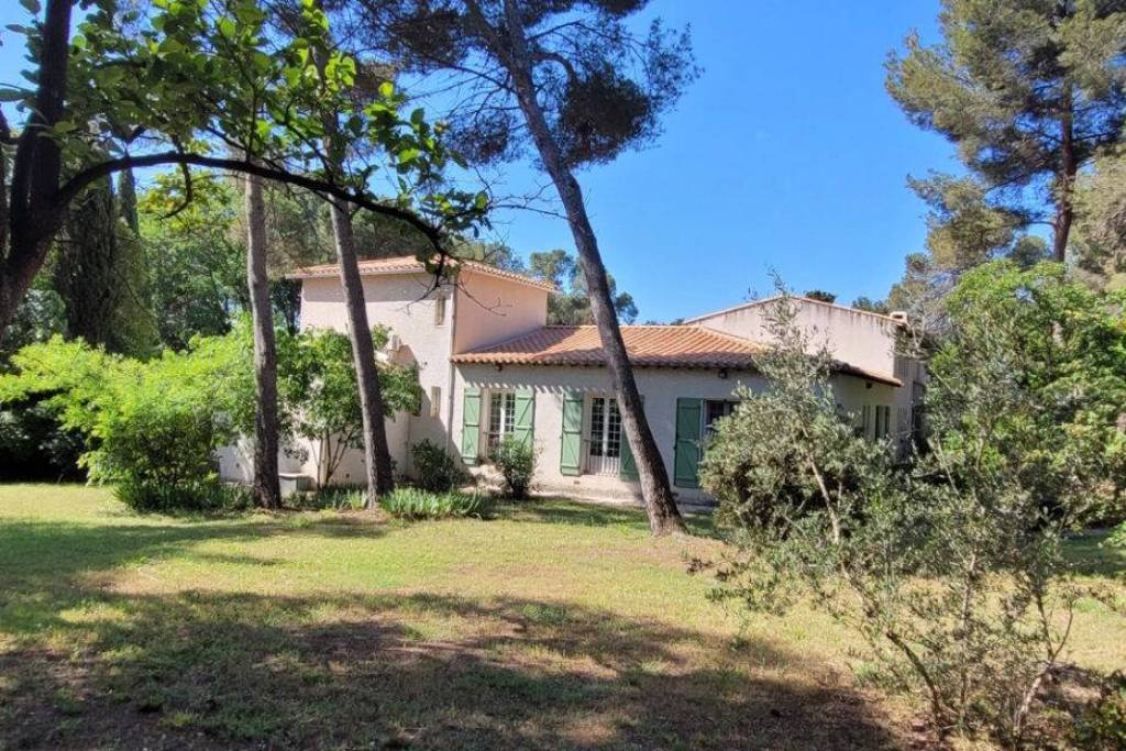 A Haven Of Peace Nestling In A Pine Forest - Charming Villa 10 Minutes From The Town Centre.