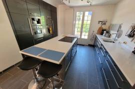 A Haven Of Peace Nestling In A Pine Forest - Charming Villa 10 Minutes From The Town Centre.