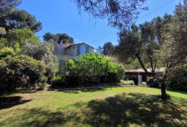 A Haven Of Peace Nestling In A Pine Forest - Charming Villa 10 Minutes From The Town Centre.