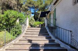 A Haven Of Peace Nestling In A Pine Forest - Charming Villa 10 Minutes From The Town Centre.