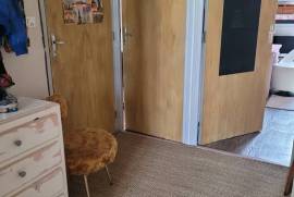 Charming Character Apartment With Courtyard And Commercial Premises.