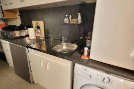 Charming Character Apartment With Courtyard And Commercial Premises.