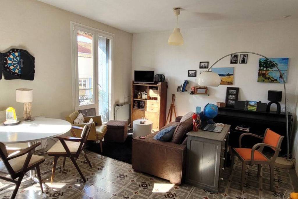 Charming Character Apartment With Courtyard.
