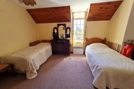 Stunning Detached Country House with Many Options