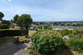 Detached House with Landscaped Garden