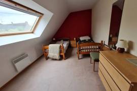 Modern Detached House with Garden