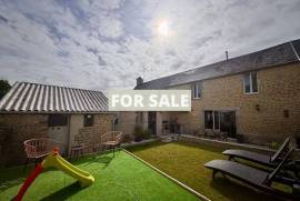 Town House with Neat Garden Not Far from the Coast