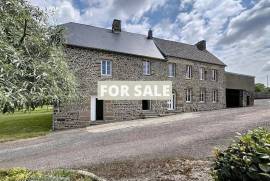 Detached Country House with Outbuilding