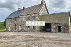 Detached Country House with Outbuilding