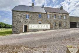 Detached Country House with Outbuilding