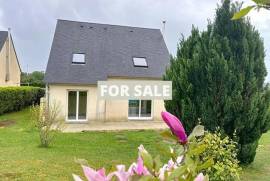 Modern Detached House with Garden