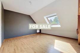 Modern Detached House with Garden