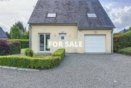 Modern Detached House with Garden