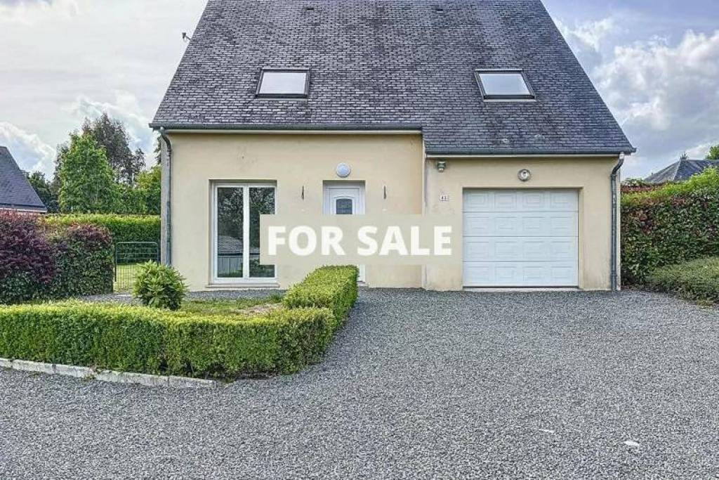 Modern Detached House with Garden