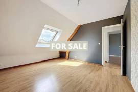 Modern Detached House with Garden