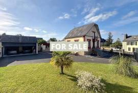 Detached House with Garden