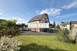 Detached House with Garden