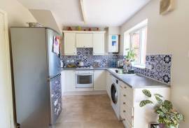 3 bedroom, Semi-detached house for sale
