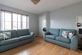 3 bedroom, Semi-detached house for sale