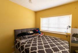 3 bedroom, Semi-detached house for sale