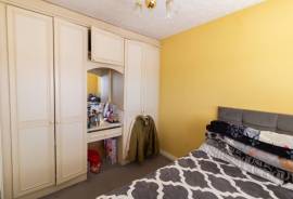 3 bedroom, Semi-detached house for sale