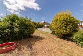 3 bedroom, Semi-detached house for sale