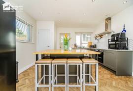 4 bedroom, Detached bungalow for sale