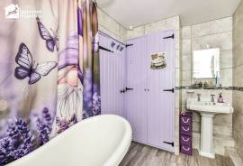 2 bedroom, Detached house for sale